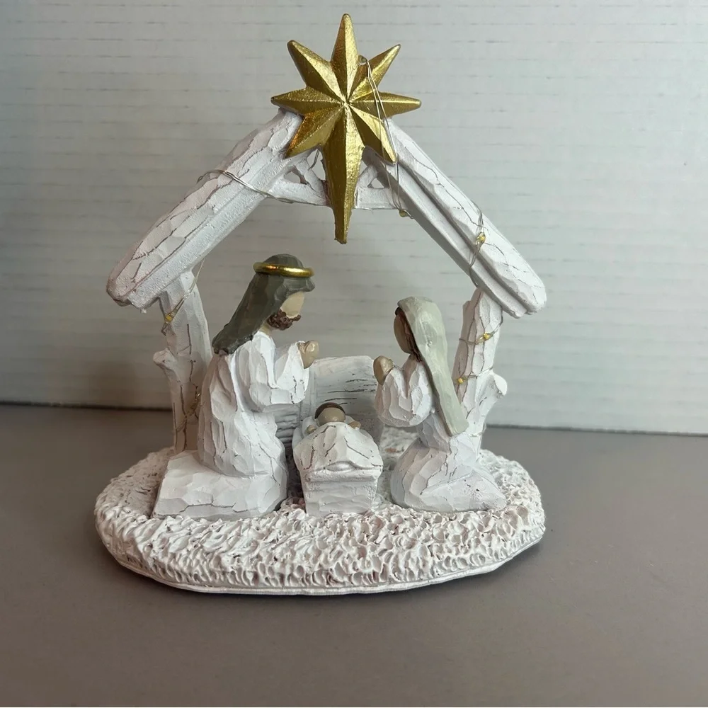 BUTITNOW Nativity Scene with LED String Lights, Sculpted Hand Painted